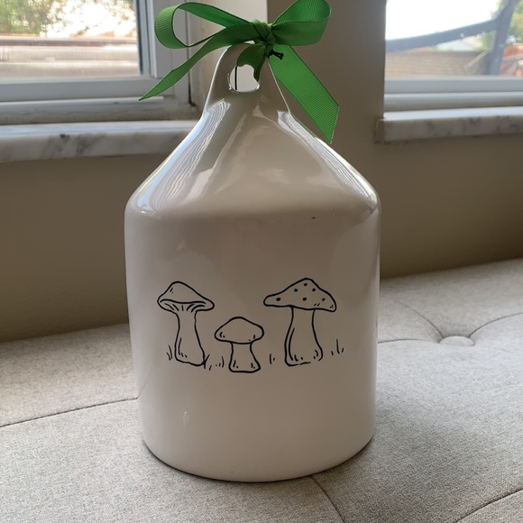 Rea Dunn - Picture 2 of 6